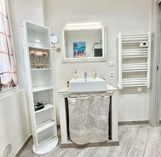 Apartment Le Palmero Centre Ville, Plage, Clim Menton
